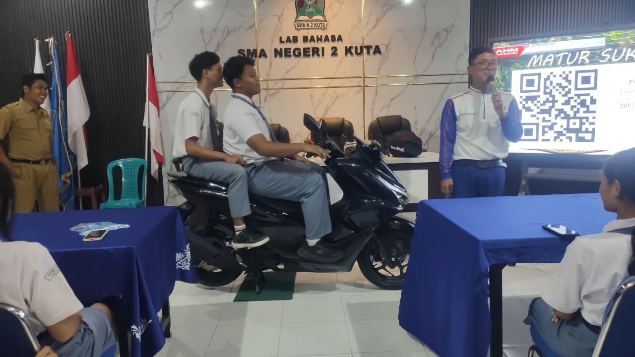 Waspada Area Sekolah! Astra Motor Bali Edukasi Siswa Smanduta Soal Bahaya Blind Spot