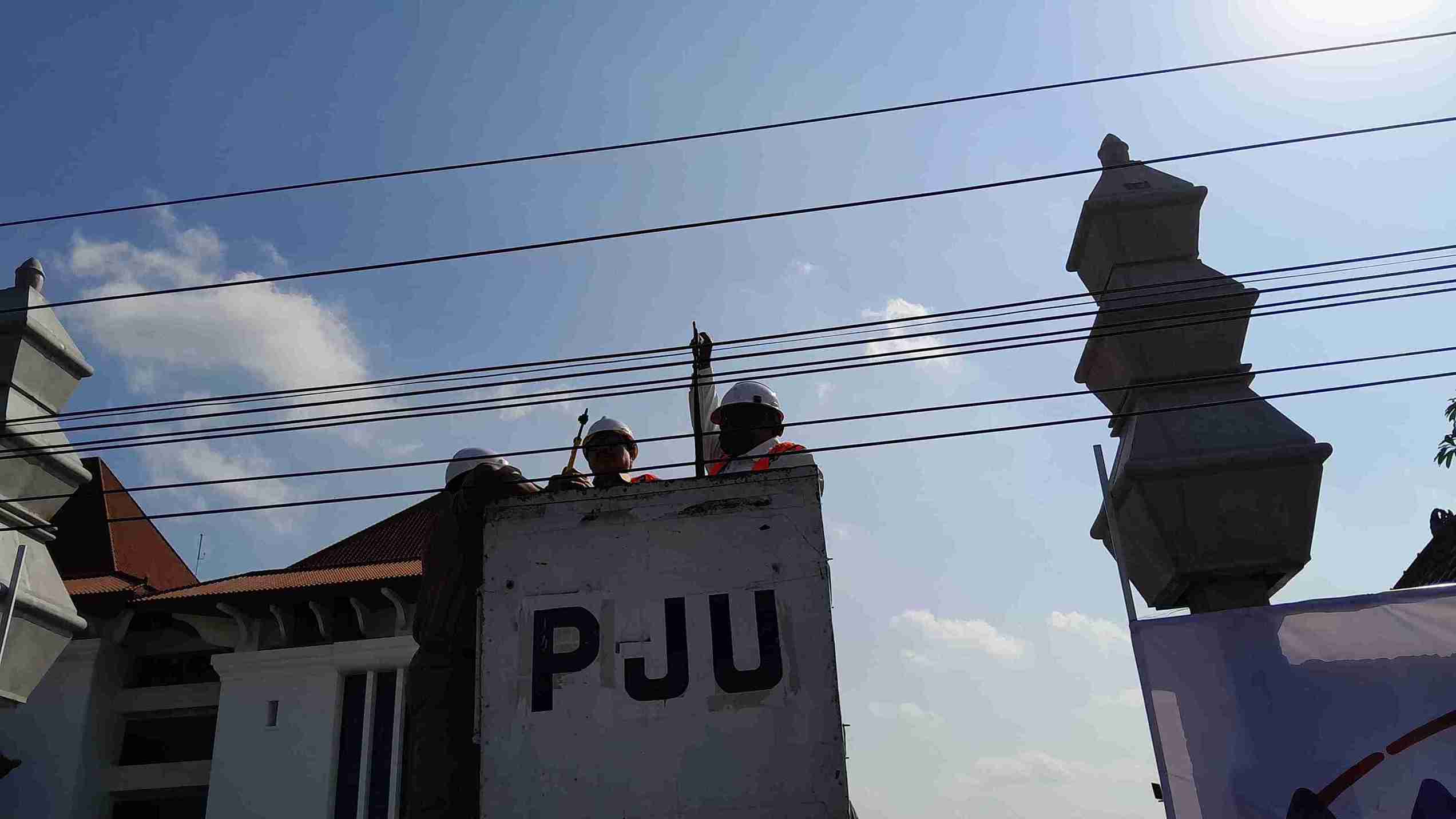 Jogja Bersih dari ‘Sampah Visual’; Kabel Udara Mulai Dipindah ke Bawah Tanah
