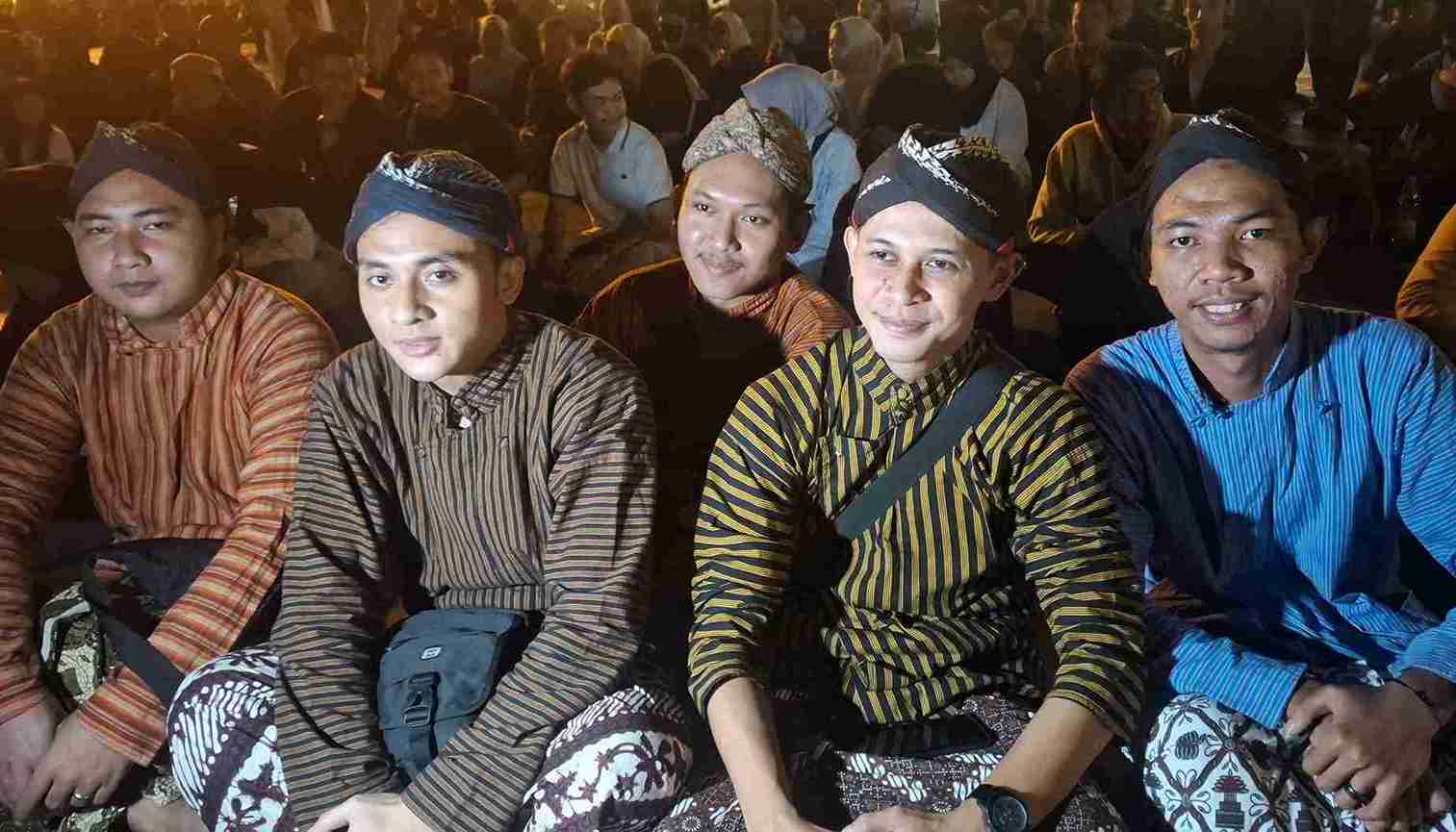 Malam Satu Suro di Jogja: Mengintip Keseruan Warga dari Berbagai Daerah Ikut Tradisi Mubeng Beteng