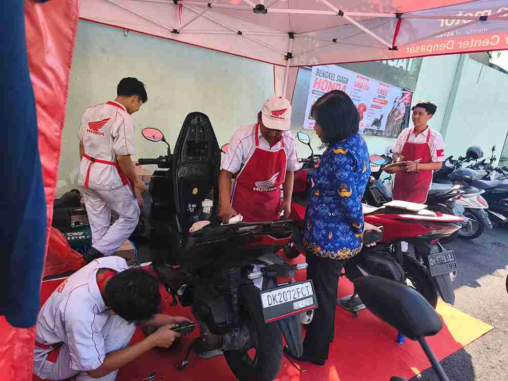Anti Antre! Warga Denpasar Manfaatkan Servis Hemat dan Bonus Coating