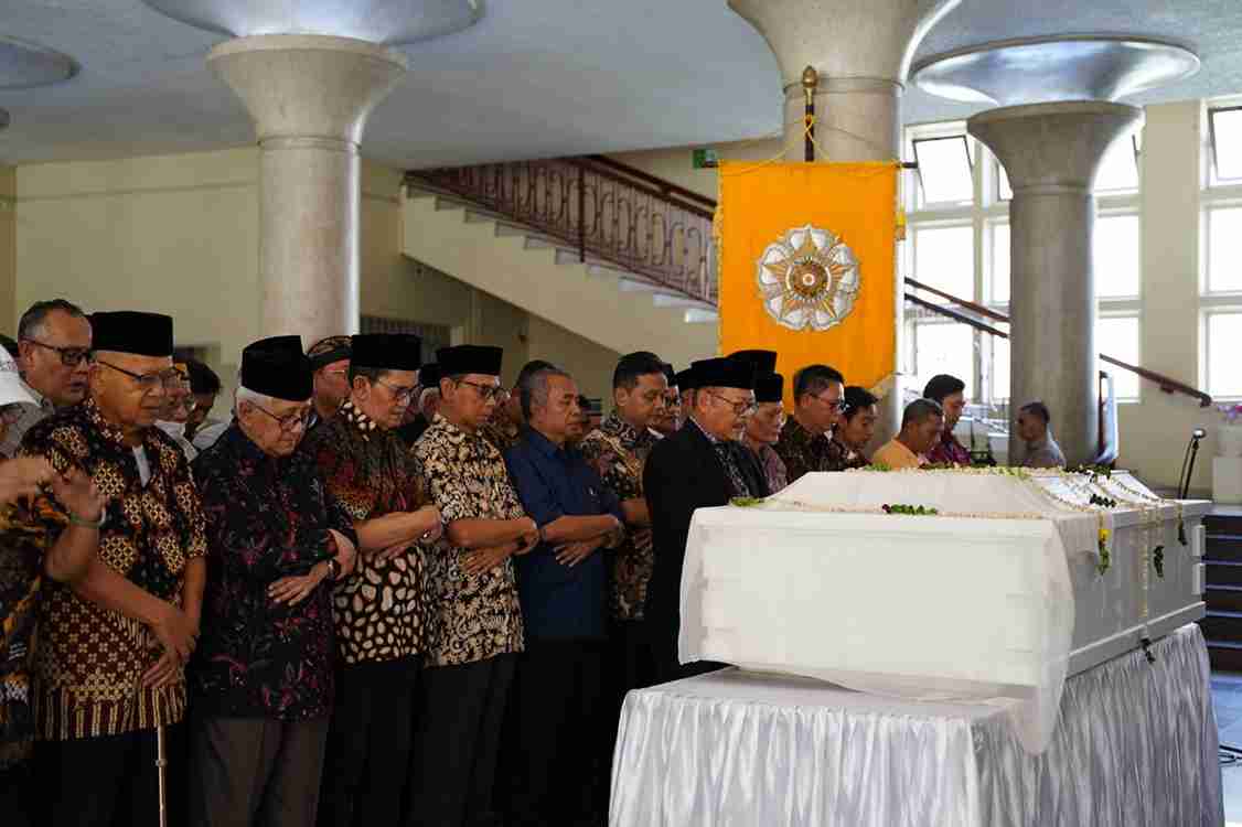 Dunia Pendidikan Berduka, Guru Besar Farmasi UGM Prof. Retno Sunarminingsih Berpulang