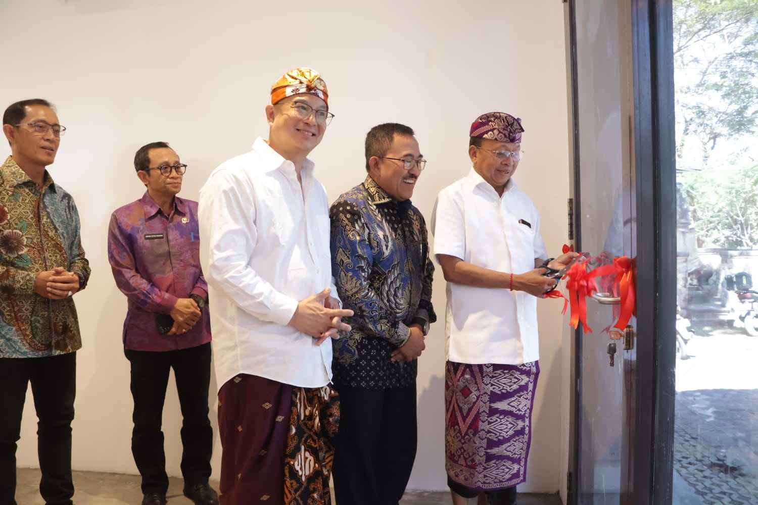 Gubernur Koster Apresiasi Kantor Pengacara untuk Orang Asing: Jaga Citra Pariwisata Bali