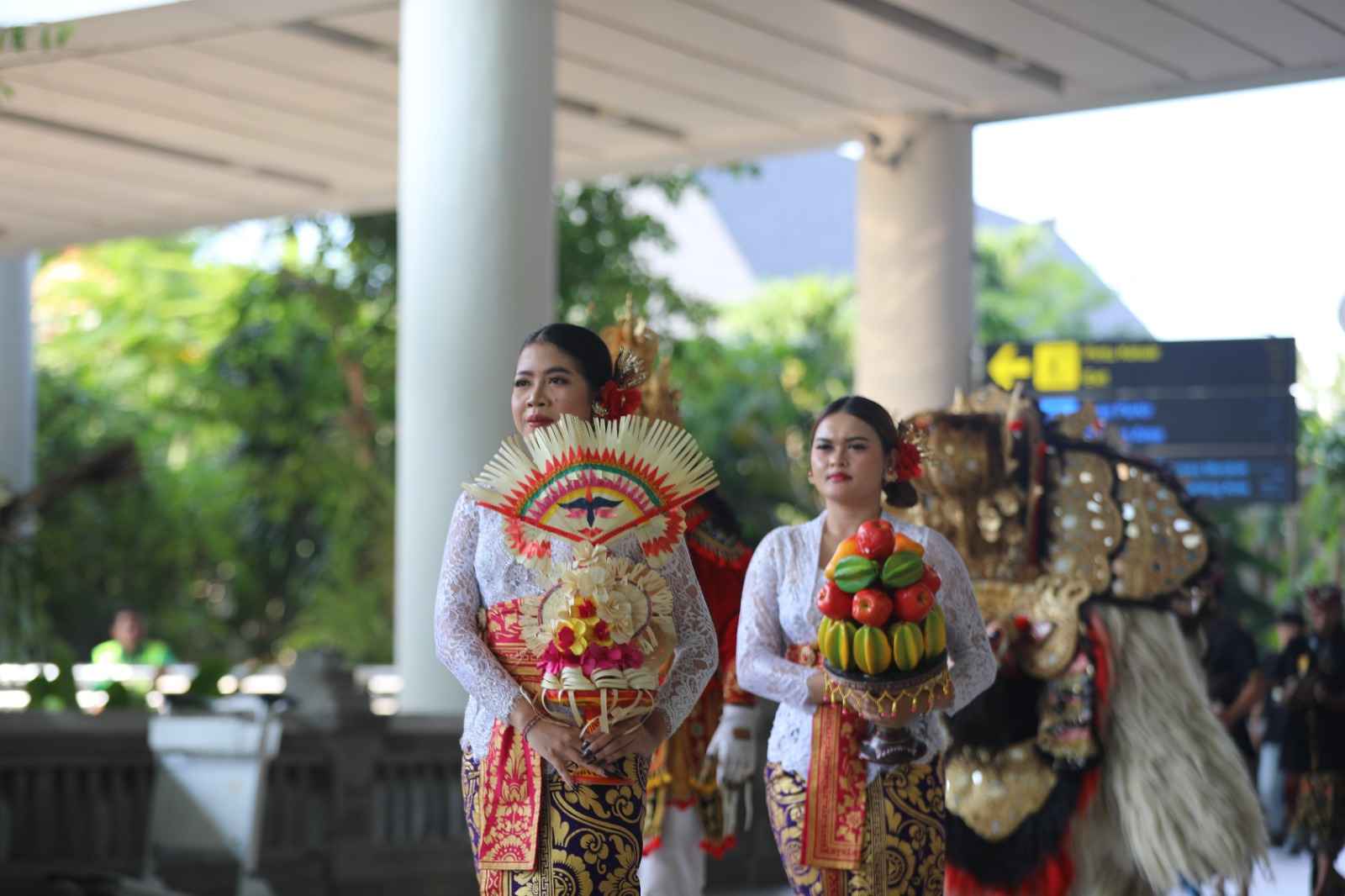 Parade Gebogan Semarakkan Libur Sekolah di Bandara Ngurah Rai