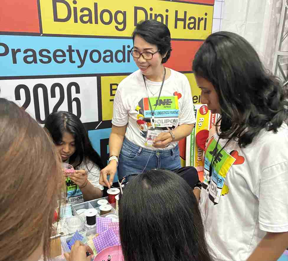 Hadirkan Booth Kreatif di Konser Poliponi JNE Denpasar Dekatkan Diri ke Komunitas Muda Bali