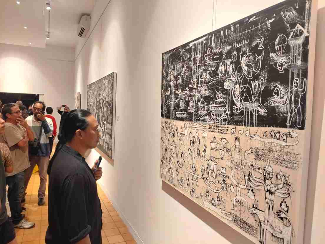 Dua Dunia dalam Satu Kanvas: Perjalanan Made Wiradana Menjadi Pemangku dan Pelukis