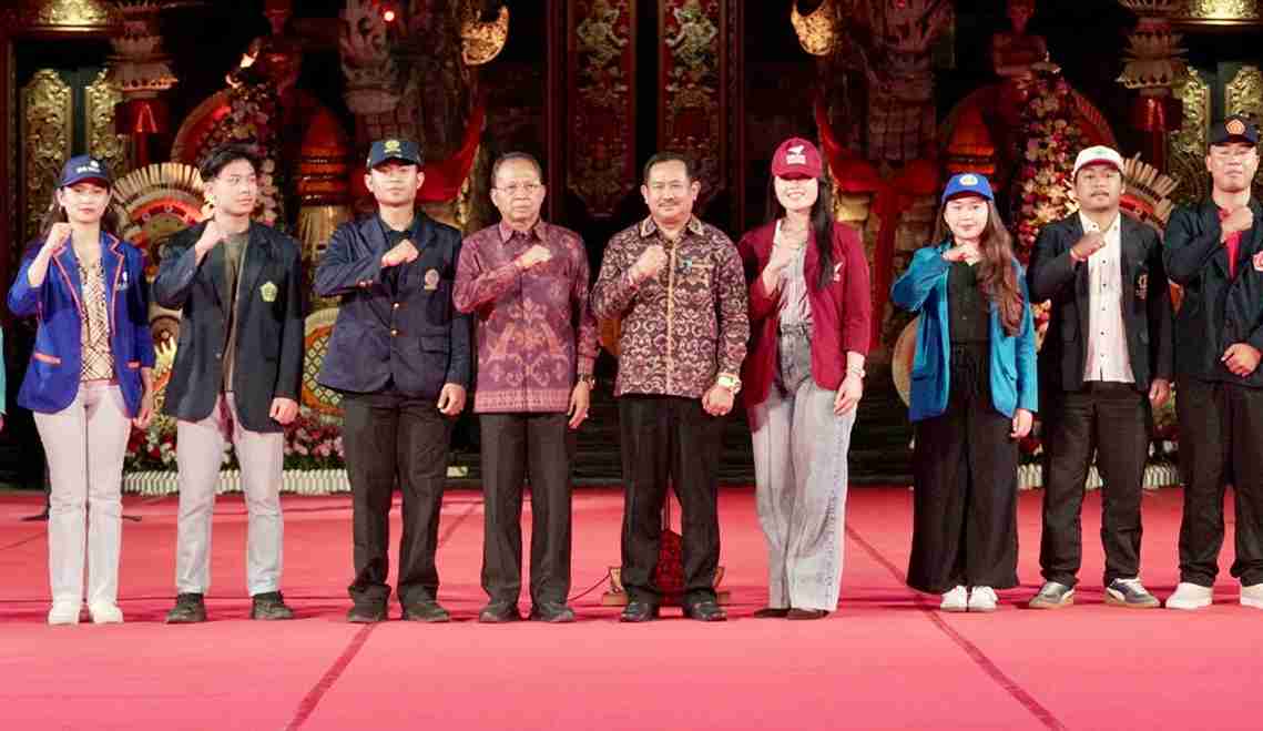 Gubernur Koster Kerahkan 12.942 Mahasiswa untuk Membangun Desa di Seluruh Bali