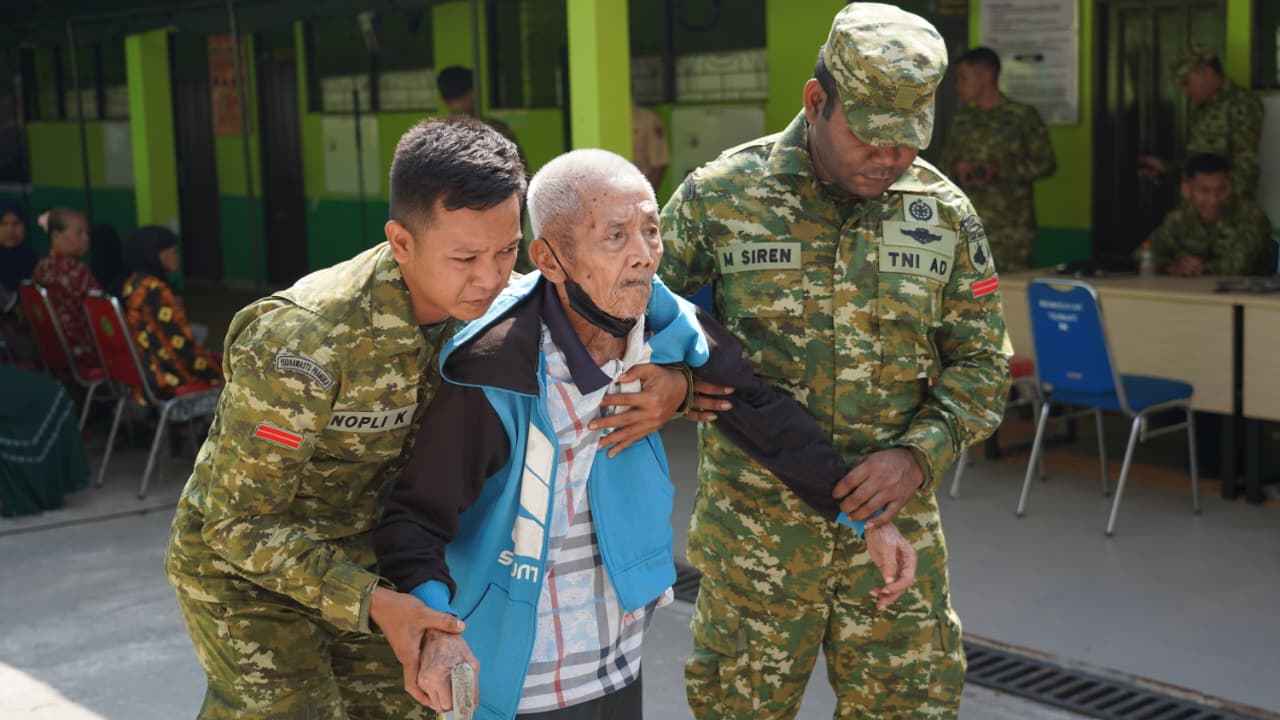 Pangdam XXII/Tambun Bungai Tinjau Bakti Sosial dan Pengobatan Gratis HUT Ke-1 Kodam XXII/TB