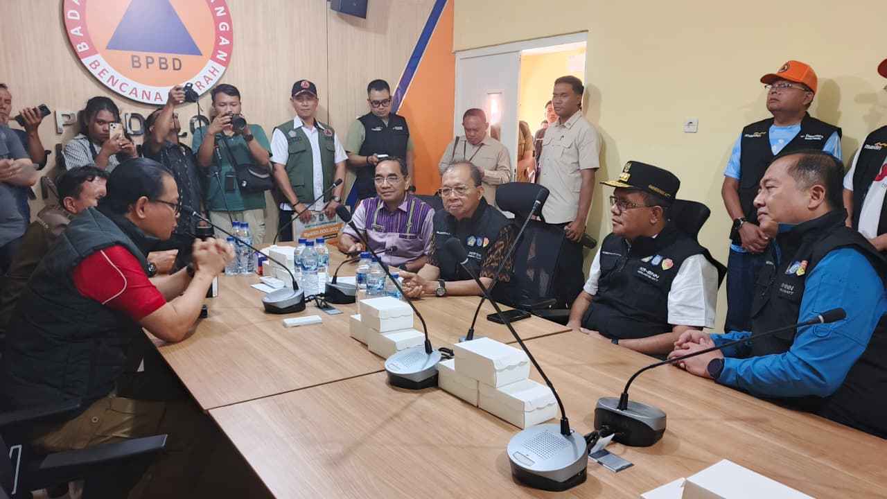 Gubernur Koster Serahkan Bantuan Rp1 Miliar untuk Korban Gempa NTT