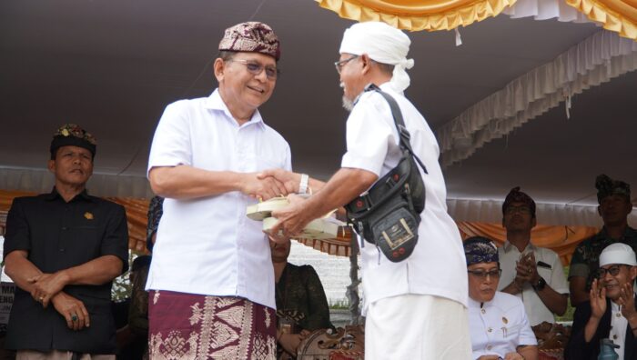 Pemkab Buleleng Kucurkan Bantuan Rp516 Juta untuk Ngaben Massal