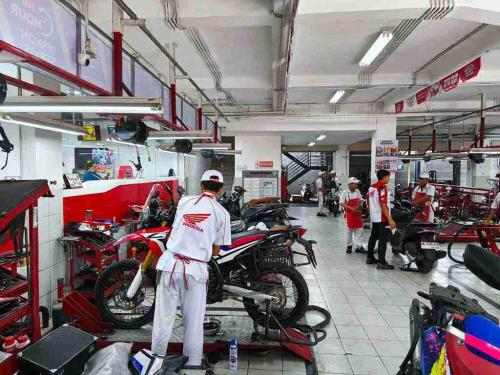 Senyum Spesial Harpelnas: Astra Motor Bali Manjakan Konsumen dengan Promo AHASS