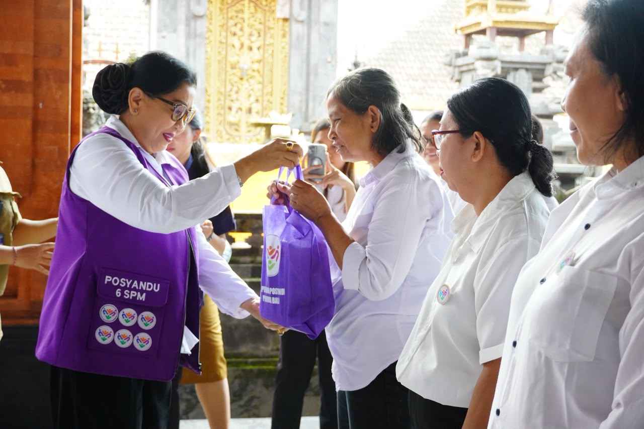 Aksi Sosial Membina dan Berbagi: Kader Posyandu Jadi Jembatan Kehidupan Masyarakat