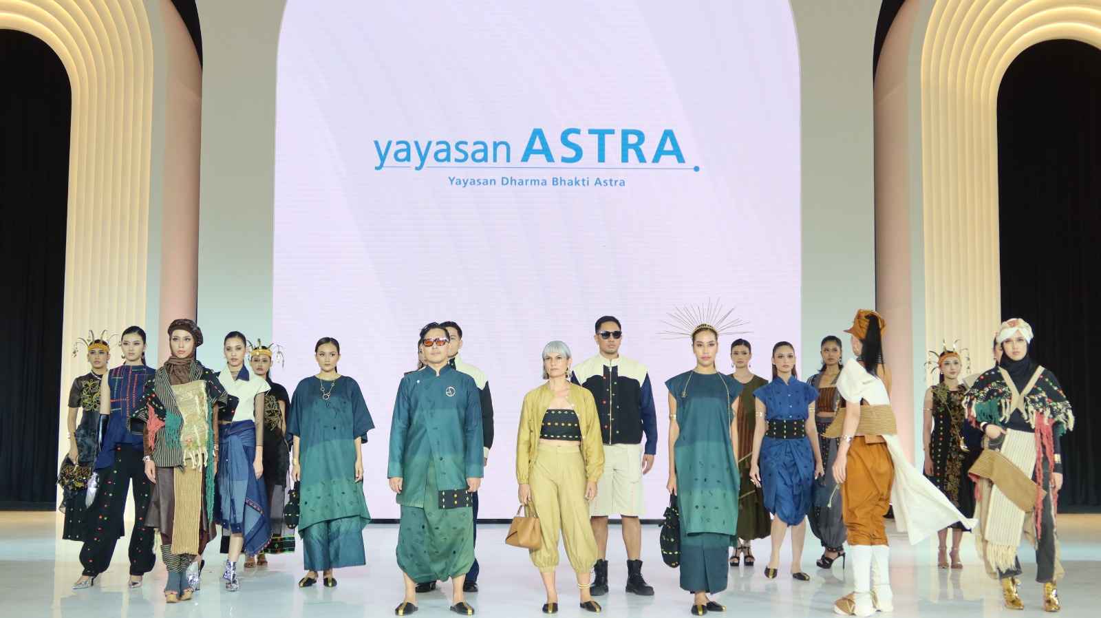 YDBA Angkat Wastra Lokal ke Panggung Fashion Modern