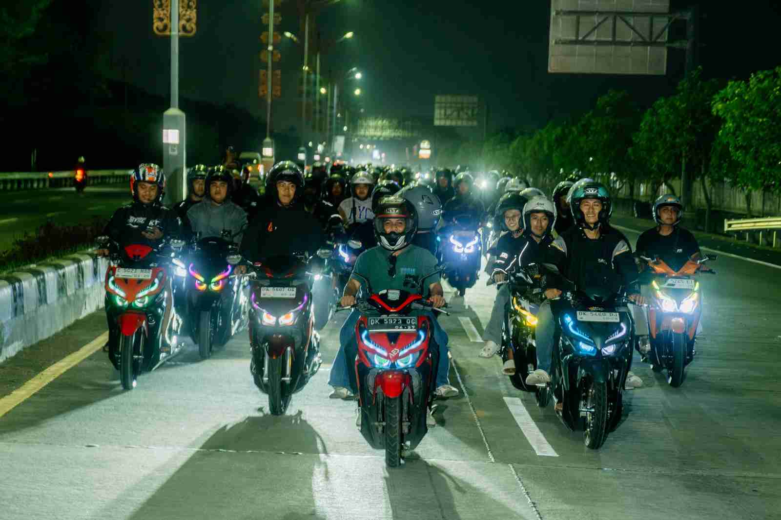 Komunitas Honda Bali Nikmati Sensasi Night Ride Bersama Vario EVO 160