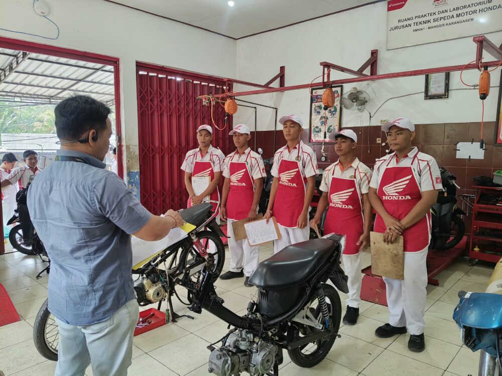 Astra Motor Bali Gelar Uji Kompetensi Berstandar Industri di SMK N 1 Manggis