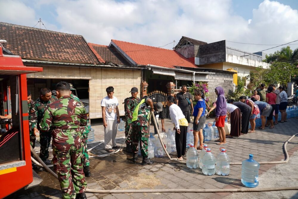 Atasi Kekeringan, Kodam IX/Udayana Salurkan Puluhan Ribu Liter Air Bersih untuk Masyarakat Bali dan Nusa Tenggara
