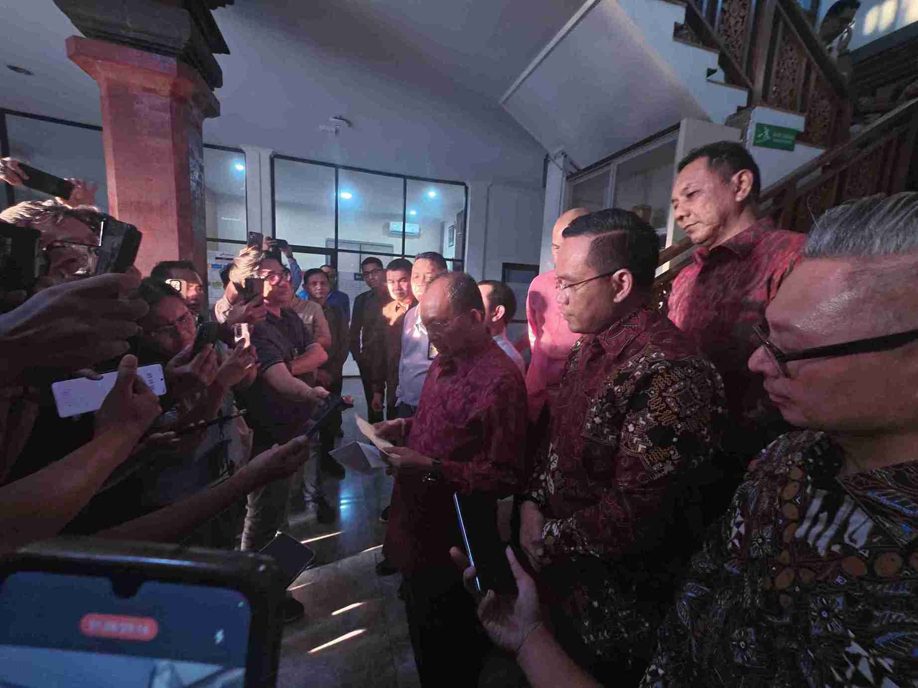 Percepat Distribusi BBM, Gubernur Koster Terapkan WFH Tiga Hari, Dorong Operasional Depo dan SPBU 24 Jam