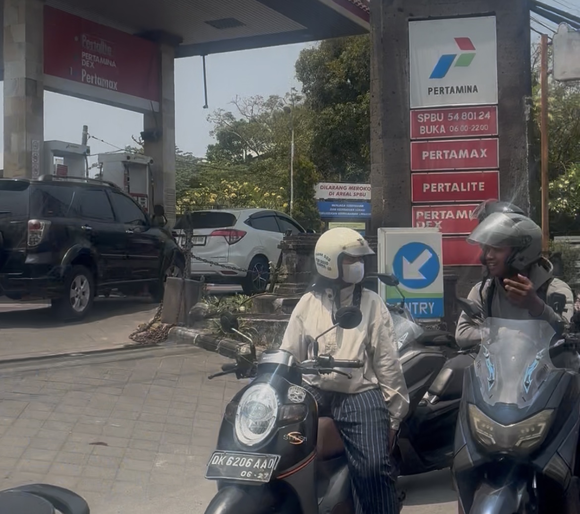 Kelangkaan Pasokan BBM di Bali Buat Warga Antre Hingga 5 Jam, Sekolah Berlakukan Pembelajaran Daring