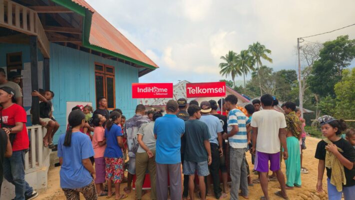 Telkomsel Salurkan Bantuan Kemanusiaan dan Aktifkan Paket Darurat untuk Warga Terdampak Gempa Flores