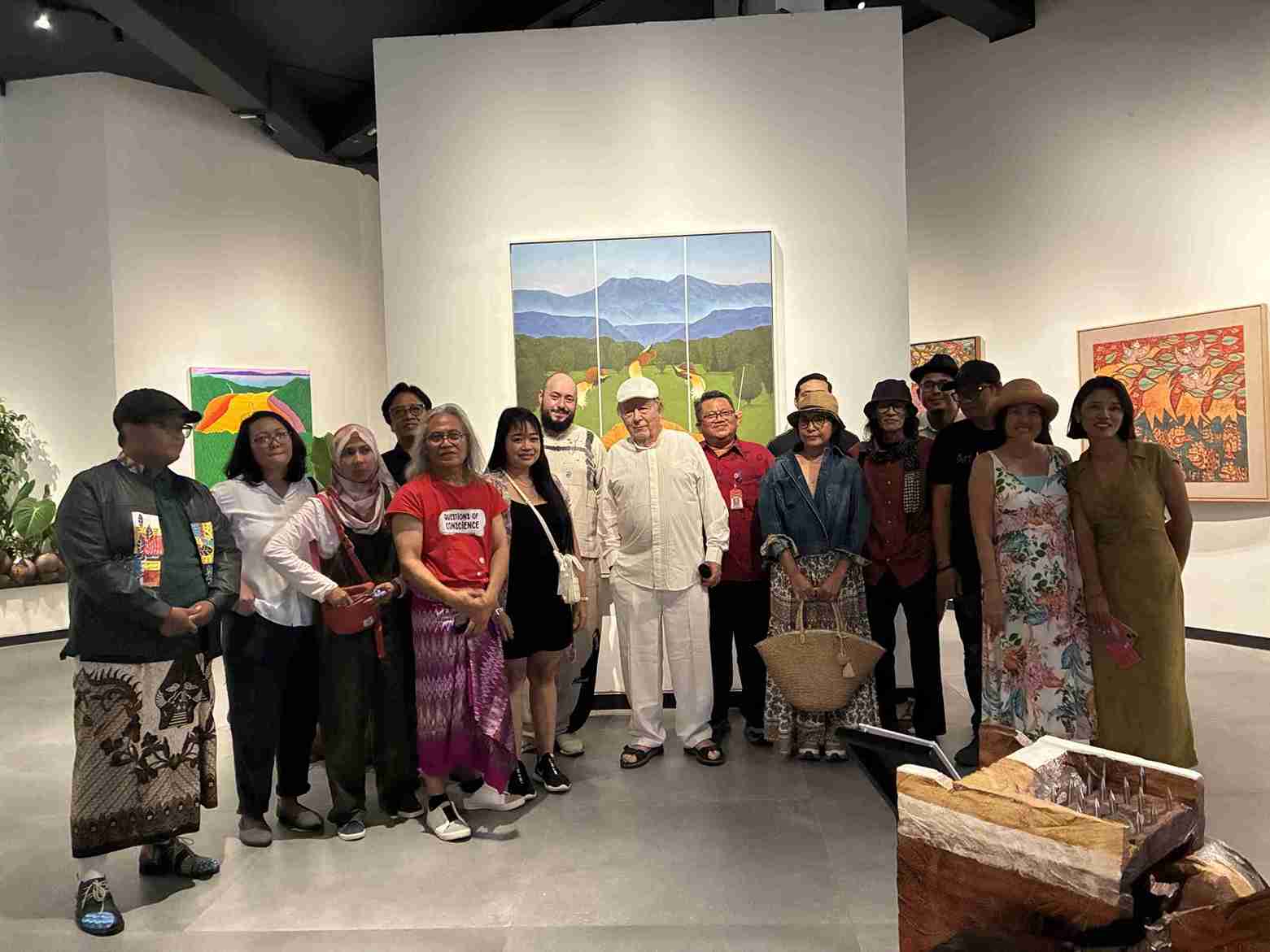 Liana Reverie: ‘Vivid Colours’ di Nuanu, Panggilan Kembali ke Alam Melalui Seni