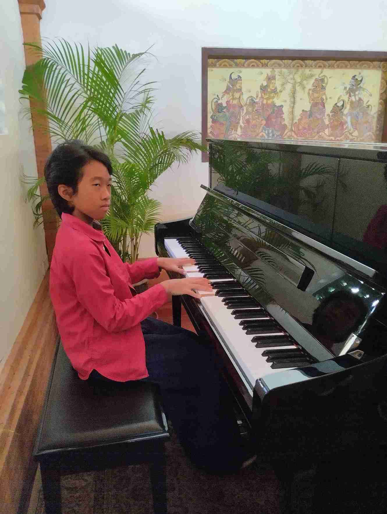 Perjalanan Musik Pianis Muda Bali, Amenangi Sadali Nitisara Wawo Runtu