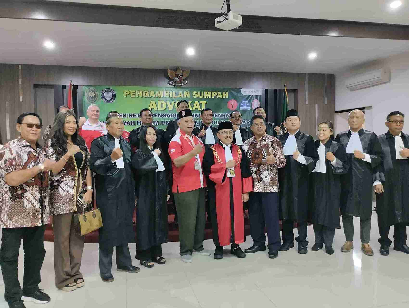 Ketua PT Denpasar Lantik Advokat Baru, Tekankan Integritas dan Profesionalisme