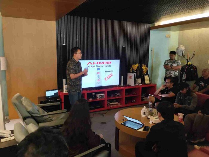Waspada Oli Palsu! Intip Tips dari Astra Motor Bali Agar Motor Tetap Awet