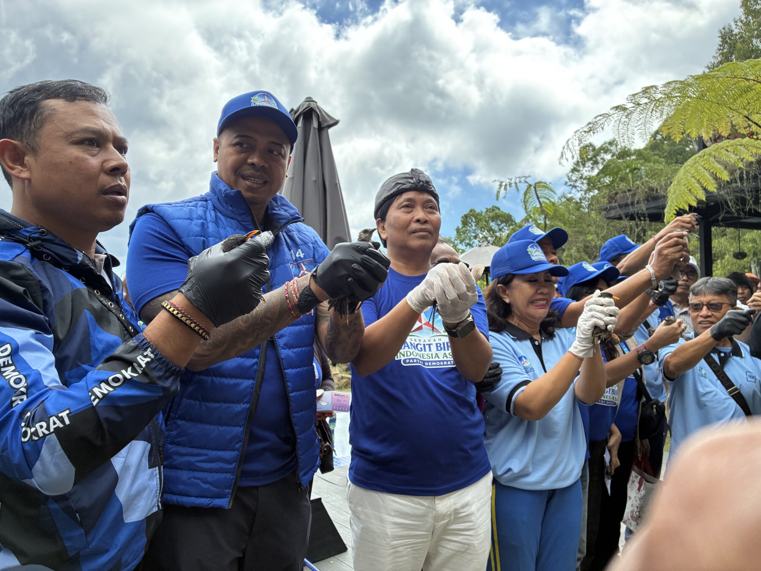 Demokrat Bali Rayakan HUT dengan Aksi Nyata di Danau Batur: Tanam Pohon hingga Lepas Ikan
