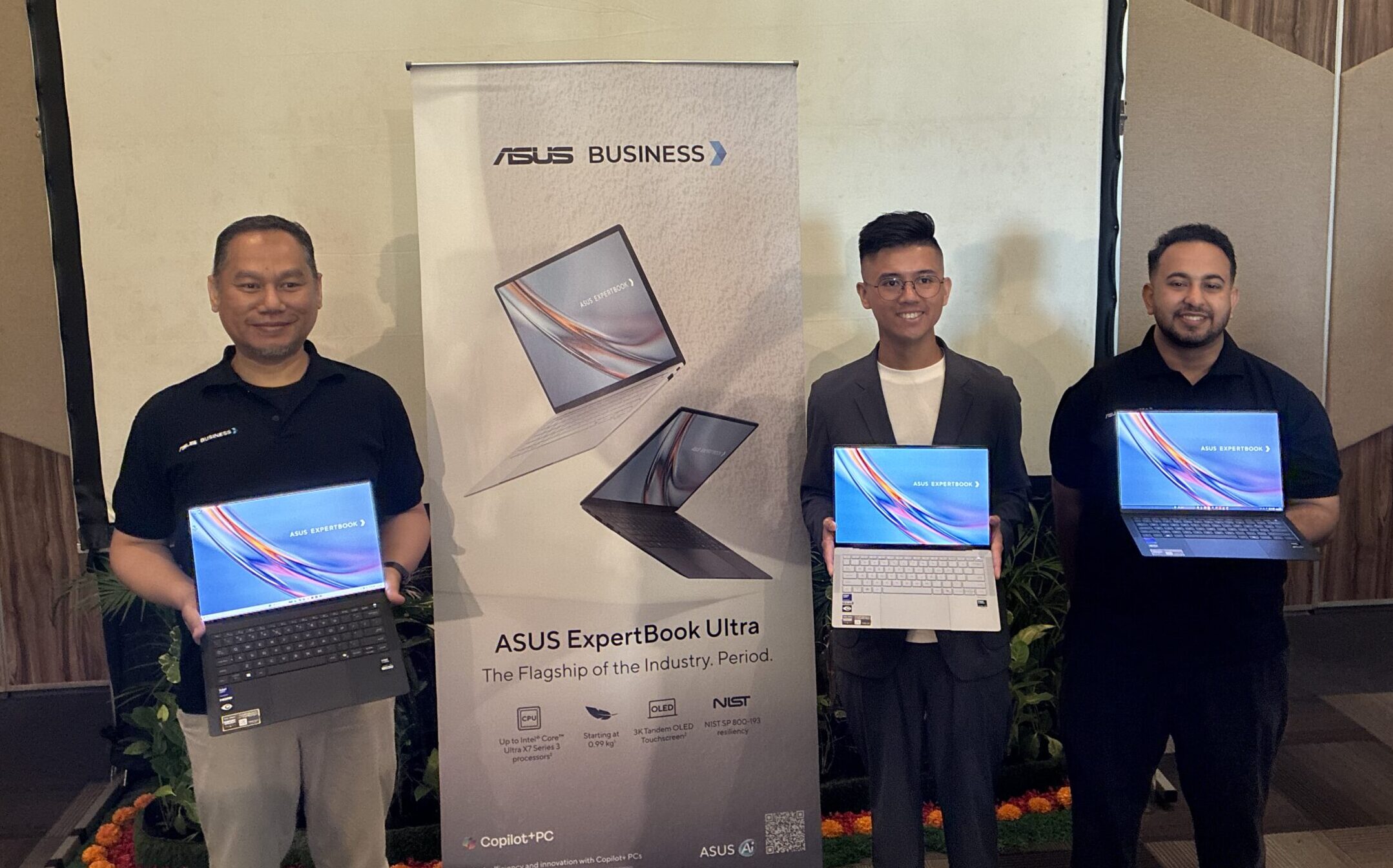 ASUS ExpertBook Ultra Dobrak Pasar Laptop Bisnis, Usung NPU 50 TOPS dan Layar Tandem OLED