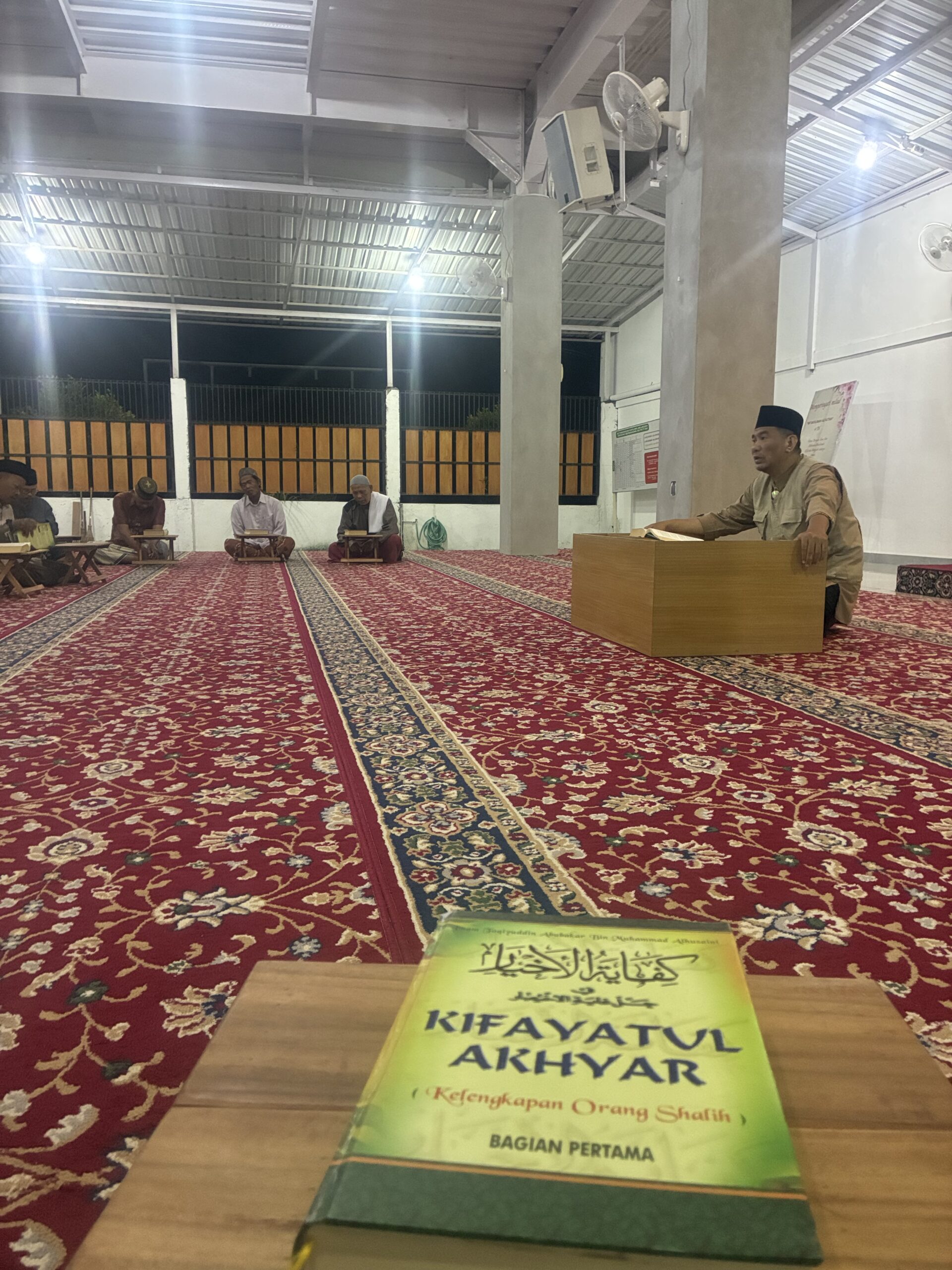 Kenapa Salat Tidak Bisa Diganti Orang Lain? Ini Penjelasan Mendalam Ustaz Fajar Firdausi