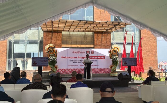 Kolaborasi Coca-Cola dan E-Mart Luncurkan Program ‘Recycle Me’ di Kuta, Dorong Ekosistem Daur Ulang Kemasan Plastik