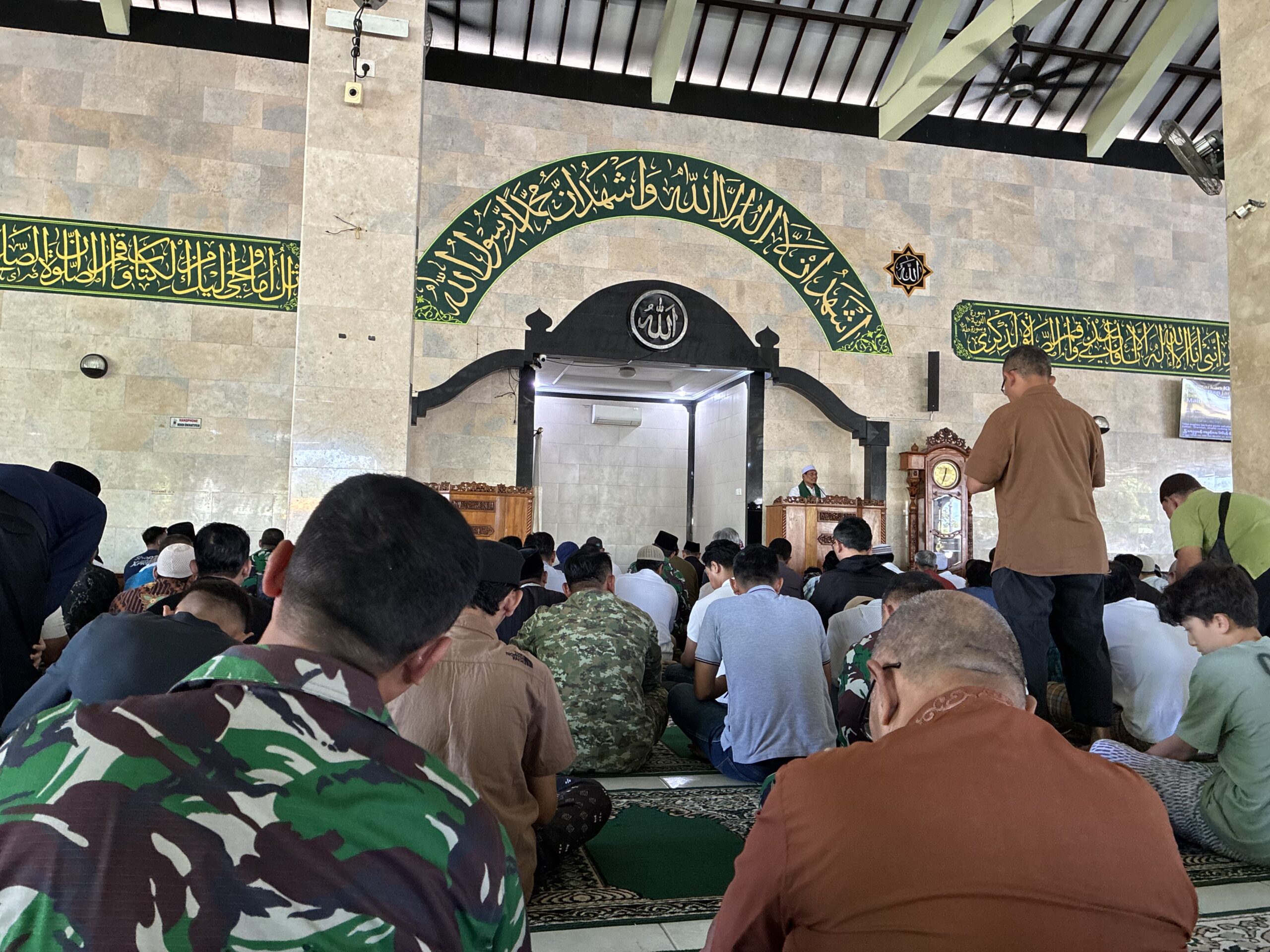 Khutbah Jumat Masjid Agung Sudirman: Ustaz Nasihudin Muhsin Ajak Jemaah Teladani Ketelusan Nabi dan Perkuat Silaturahim Langsung di Era Digital