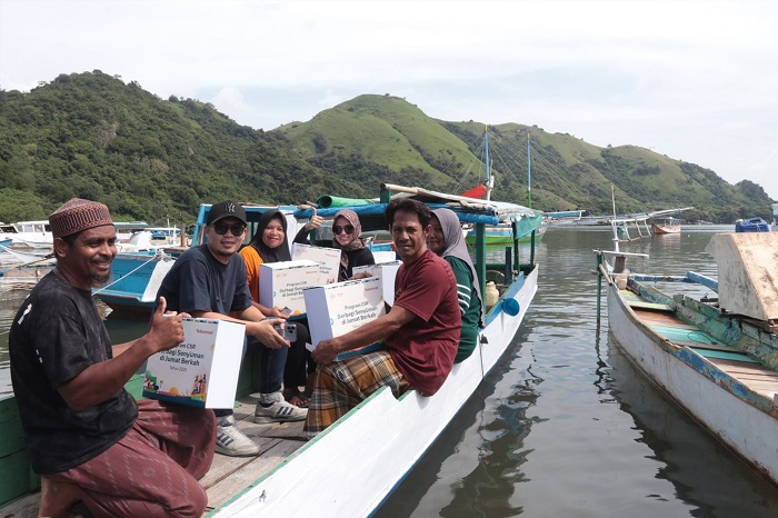 Jumat Berkah Telkomsel di Desa Warloka Pesisir 2