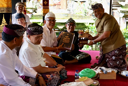 Jelang Akhir Jabatan, Mahendra Jaya Pamitan dan Mohon Doa Restu di Puri Kauhan Ubud