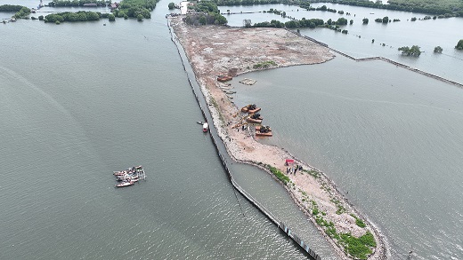 KKP Segel Pagar Laut di Perairan Bekasi