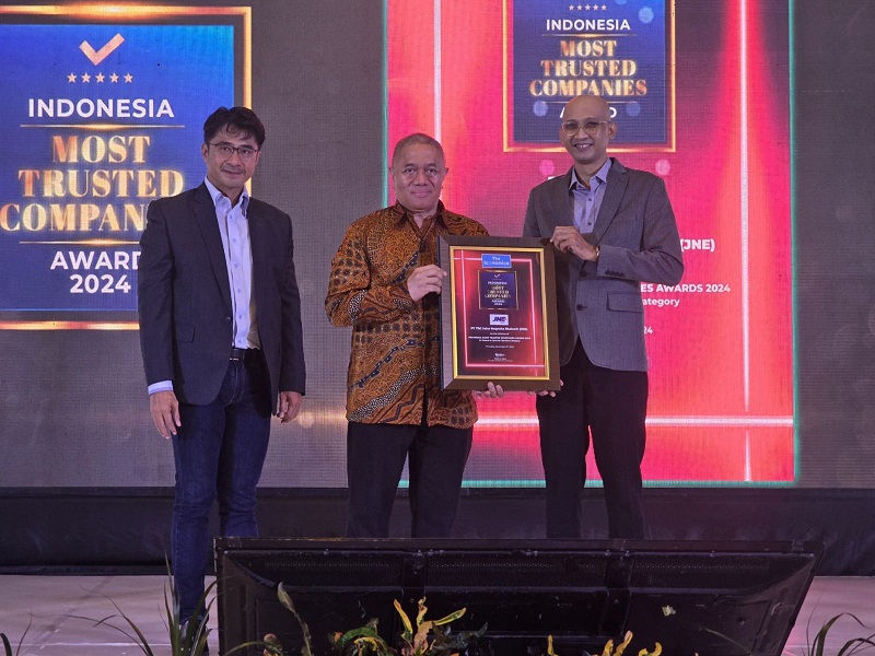 Konsisten Memberikan Layanan Prima, JNE Raih Indonesia Most Trusted Companies Award 2024