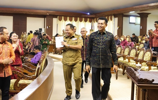 Pj. Gubernur Bali Sampaikan Raperda Perubahan Bentuk Hukum PT Jamkrida Bali Mandara Jadi Perseroda