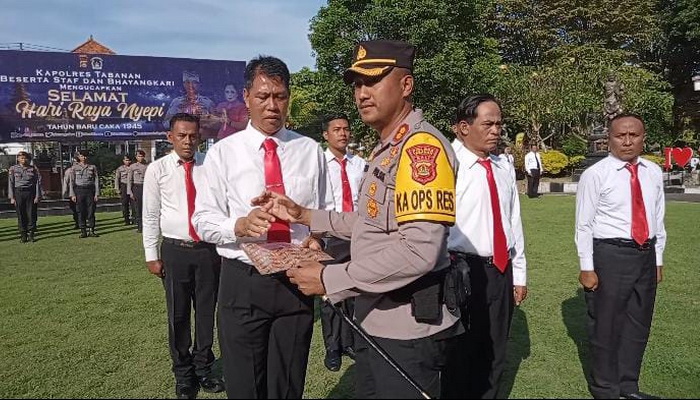 Kapolres Tabanan Berikan Reward Kepada Pengungkap Kasus Curas