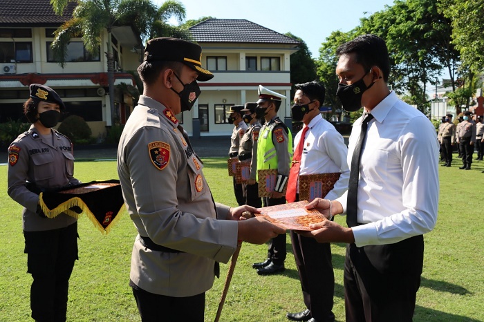 Anggota Polres Tabanan Terbaik I Dikbangpers Penggalangan Intelijen 2022 di Pusdik Soreang