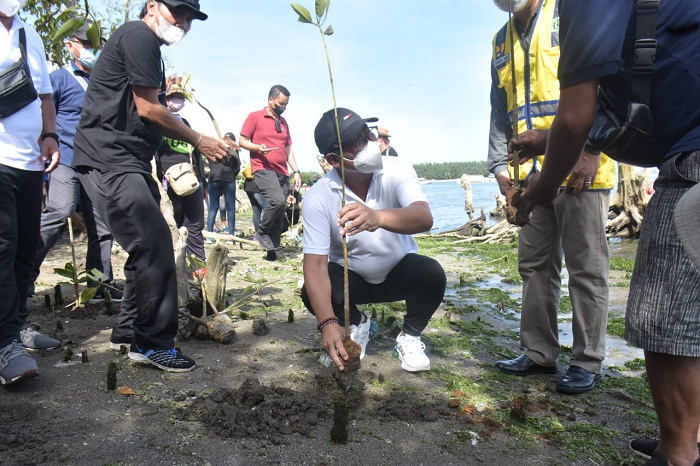 KTT G20, Komunitas Peduli Sungai Tanam Mangrove di Denpasar