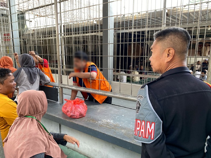 Sentuhan Keluarga di Bulan Ramadan: Lapas Jember Tambah Jam Kunjungan