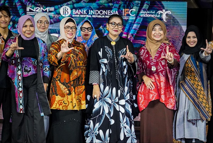 Dekranasda Bali Usung Kain Rang-rang, Endek dan Songket dalam Karya “Svarna Mahika” di LIMOFF 2023