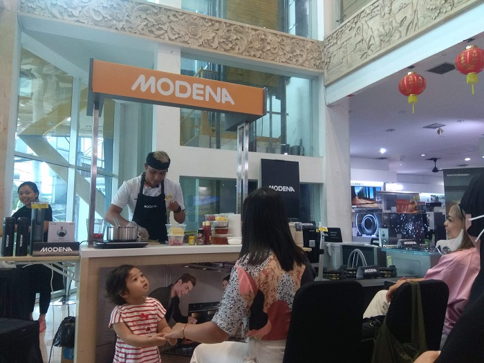 Datangkan Chef Putu, MODENA Ajak Pelaku UMKM Perempuan Kembangkan Menu Kuliner Praktis Modern