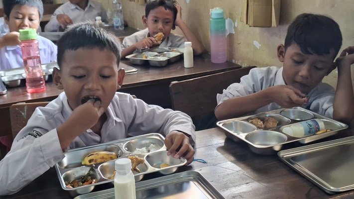 Siswa SD di Sleman Mulai Santap Ribuan Porsi Makan Bergizi Gratis