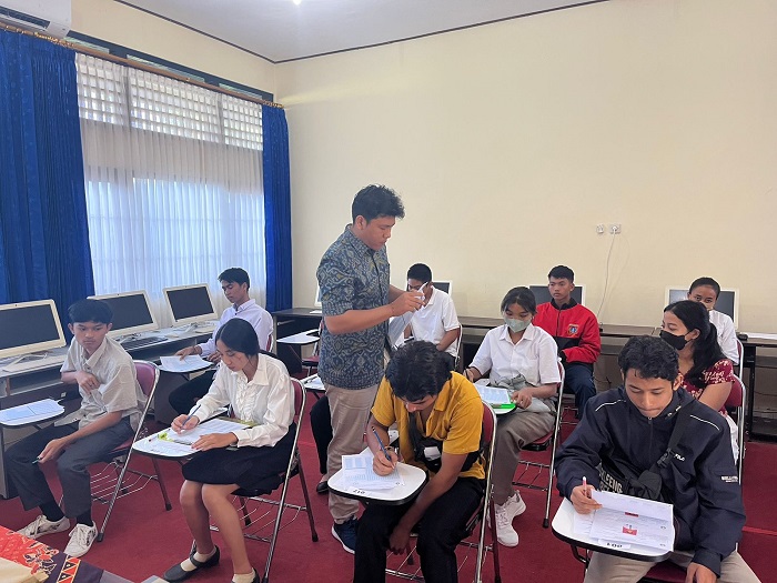 Minat Lulusan SMA Kuliah di Politeknik Tinggi, Bupati Gede Dana Dorong IPM dan SDM Berdaya Saing