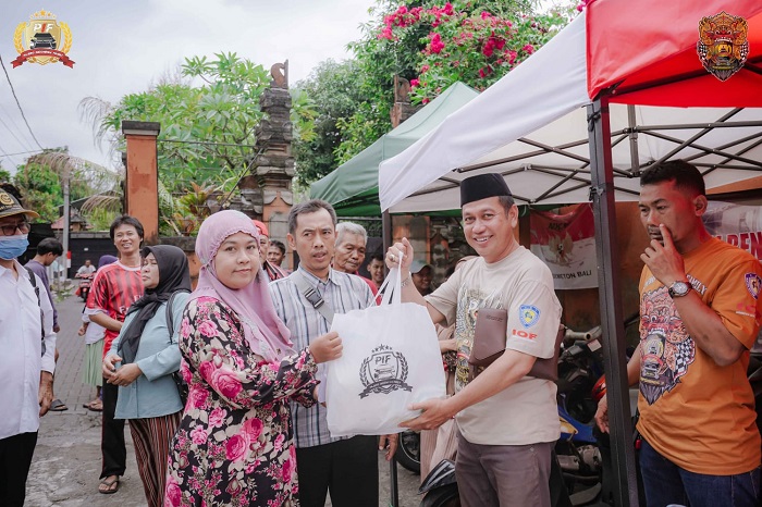 Pajero Indonesia Family Salurkan Sembako dan Sejumlah Uang bagi Korban kebakaran di Wangaya Denpasar