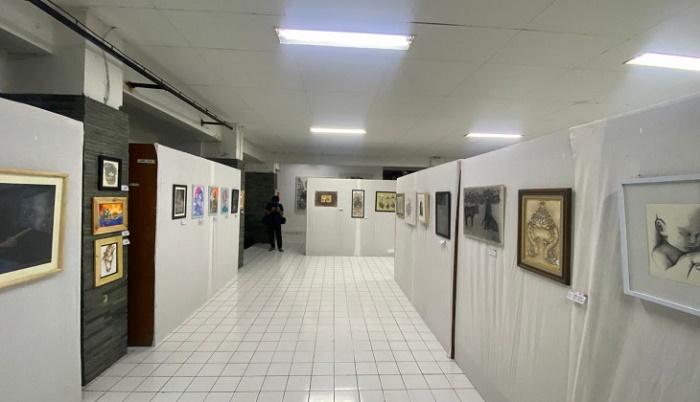 Seni Lukis Mampu Menjahit Bagian Terpisah Sejarah Kehidupan Manusia