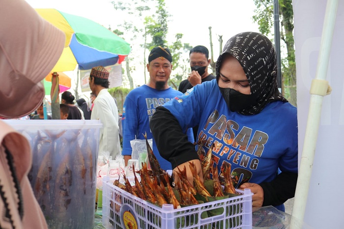 Pasar Krempyeng Rejo Bangkitkan UMKM di Blora