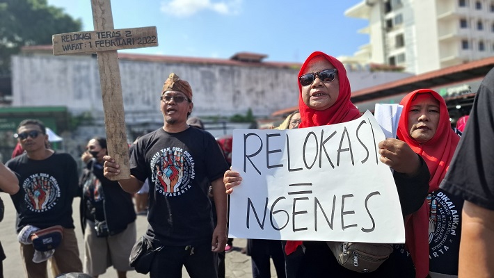 Usung Keranda Ribuan Pedagang Geruduk DPRD DIY, Teriakan’ PKL Bersatu Tak Bisa Dikalahkan