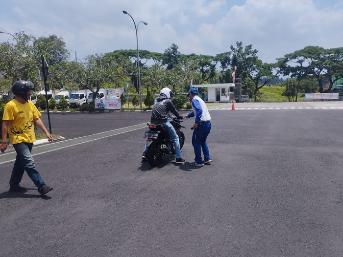 Komunitas Bisnis Katolik Bali Jalani Pelatihan Skill ‘Safety Riding’ agar Selalu Cari_Aman