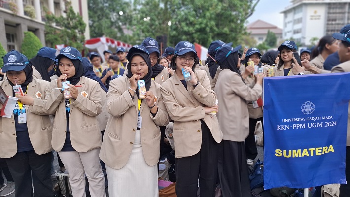 UGM Kembali Raih Rekor MURI untuk Pembagian Susu Terbanyak